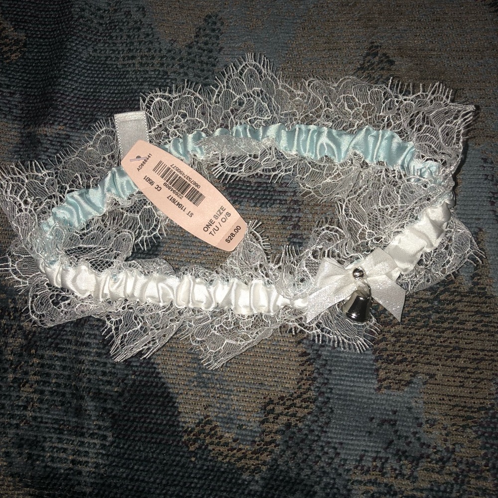 💍Victoria’s Secret Satin & Lace Wedding Garter - Picture 3 of 6